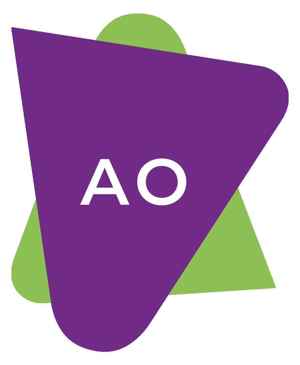 Paarse driehoek met witte letters 'AO' in, daarachter nog een groene driehoek